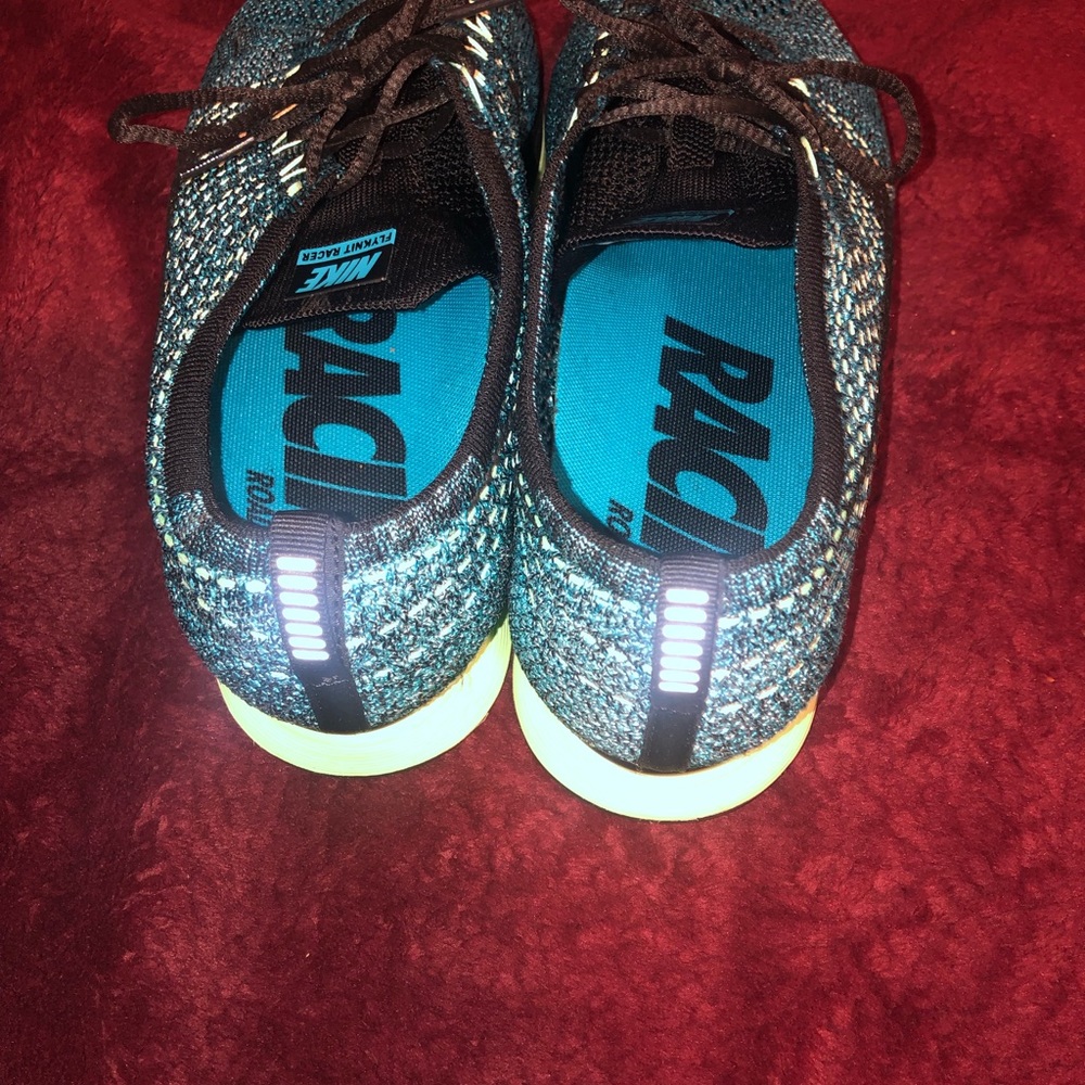 Nike Flyknit Racer - Picture 3 of 4